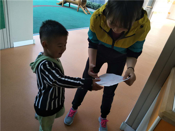 金陵驛社區(qū)開展“垃圾分類 從我做起”兒童環(huán)?；顒?dòng)