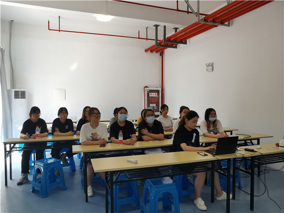 向上社區(qū)開展“講文明 守禮儀”青少年文明禮儀養(yǎng)成教育活動(dòng)