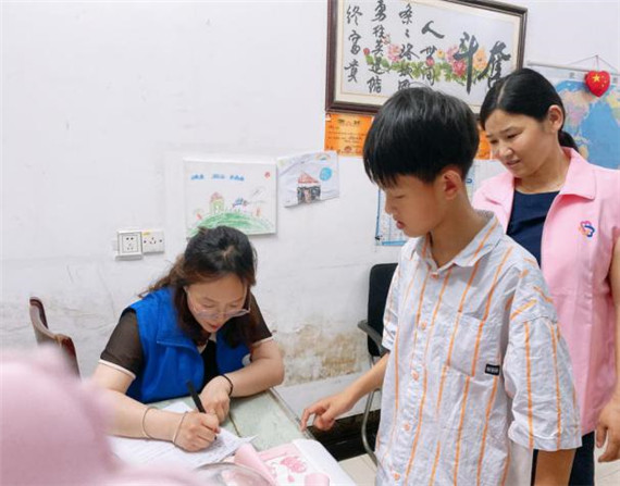 尚橋社區(qū)：“暖心行動(dòng)”家訪(fǎng)小學(xué)生“三全教育”導(dǎo)航成長(zhǎng)路