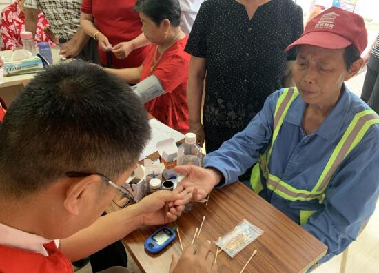 我為群眾辦實事丨中前社區(qū):濃情端午送安康 健康義診暖人心