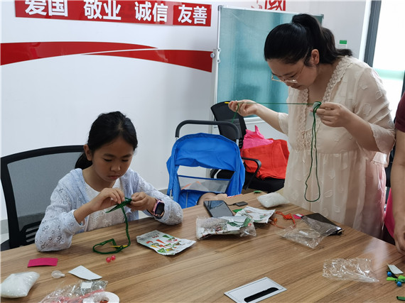 攝山村:聽紅色故事 做香包 品味不一樣的端午