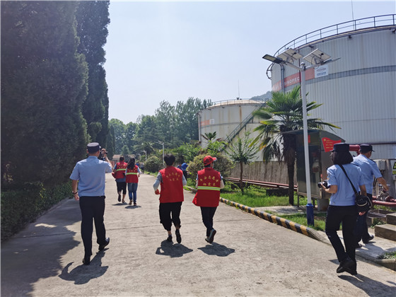 攝山村聯(lián)合轄區(qū)企業(yè)開(kāi)展夏季消防安全演練