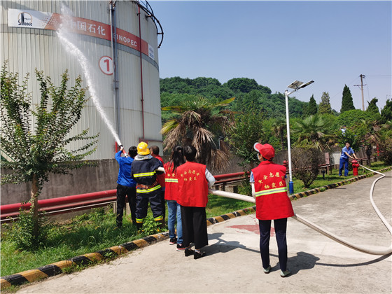 攝山村聯(lián)合轄區(qū)企業(yè)開(kāi)展夏季消防安全演練