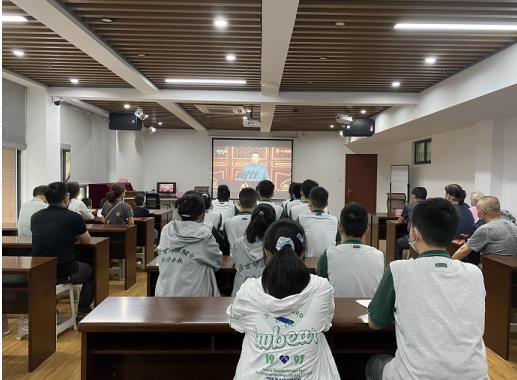 汲取奮進力量！南師附中江寧分校師生集中在殷巷社區(qū)收聽收看慶祝中國共產(chǎn)黨成立100周年大會