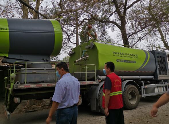 電瓷社區(qū)為民辦實事 快速響應上門為居民消殺美國白蛾——電瓷社區(qū)便民服務中心活動紀實