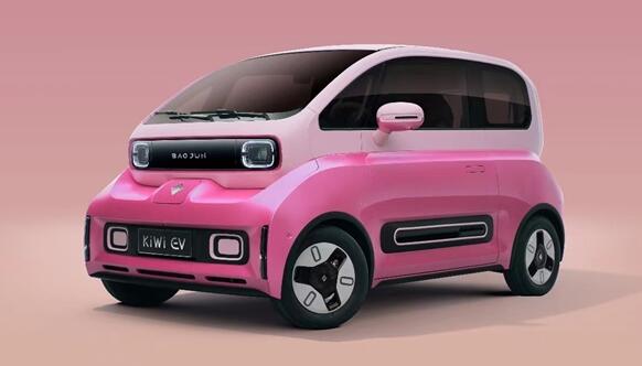 1769元！寶駿KiWi EV“豬小八”萌寵版車貼發(fā)布：包安裝再加1850元